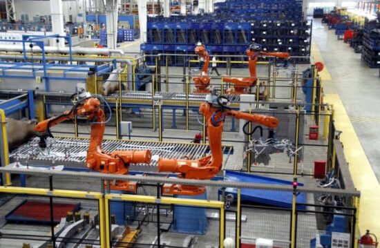 VANTAGENS DA AUTOMAÇÃO INDUSTRIAL COM ROBÔS